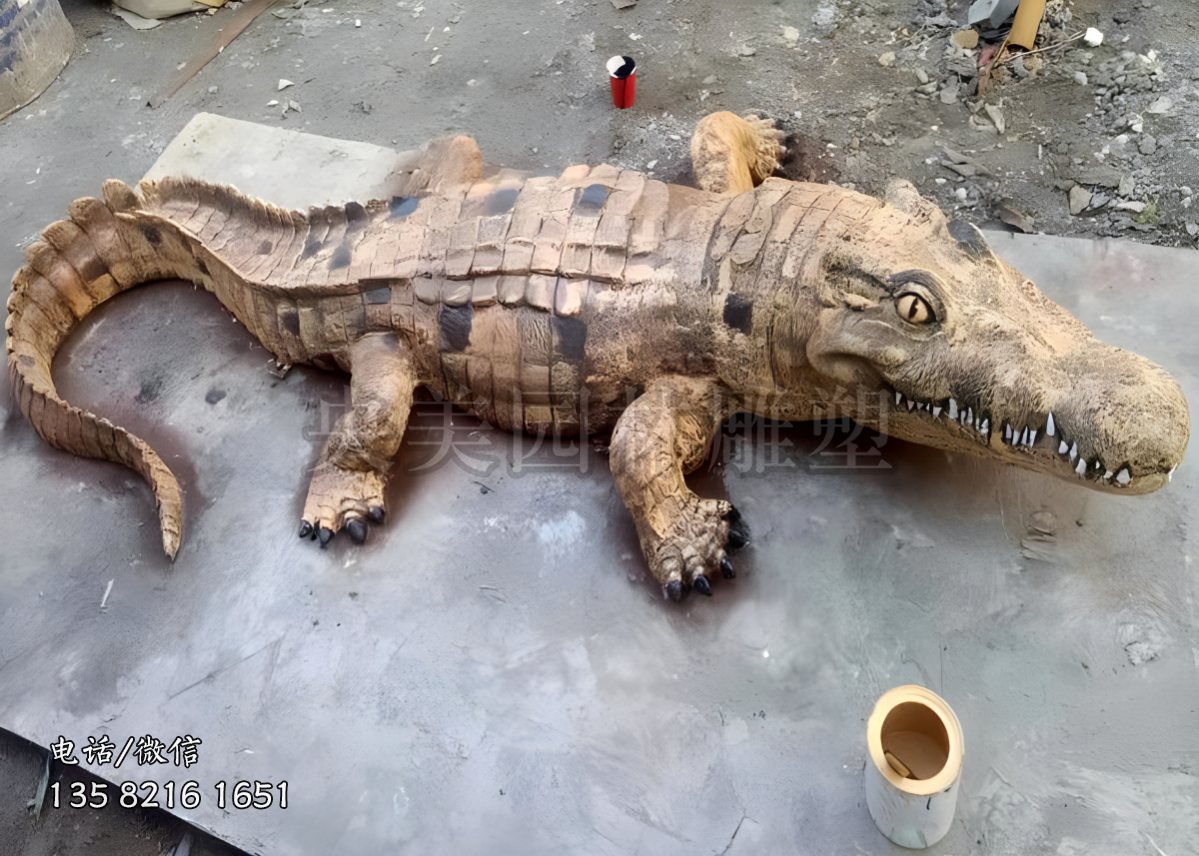 彩繪玻璃鋼鱷魚造型雕塑