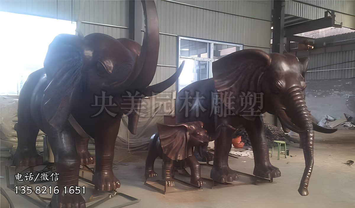 一家三口銅雕景觀大象雕塑