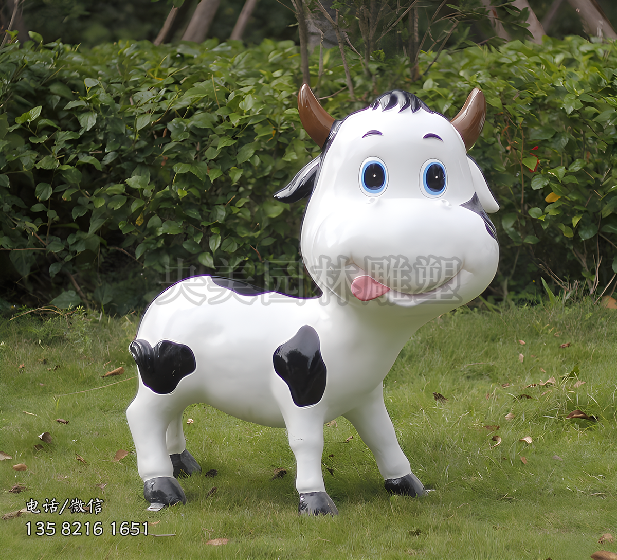 吐舌頭的卡通小奶牛雕塑