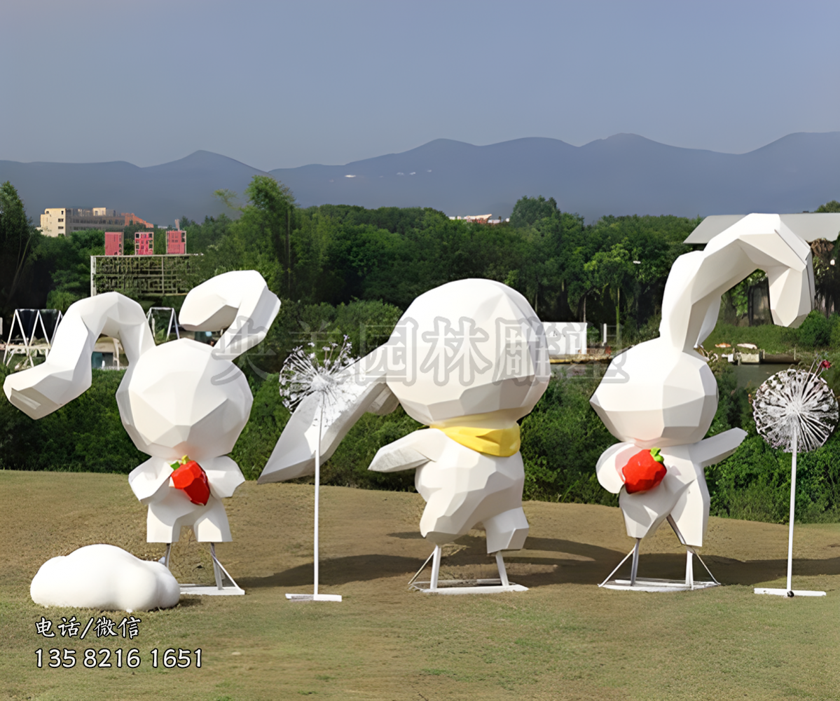 不銹鋼幾何塊面兔子雕塑
