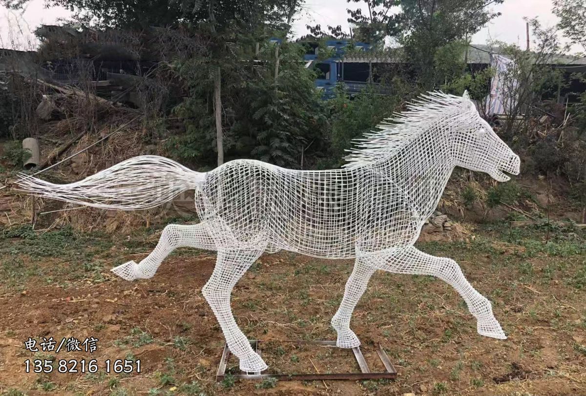 編織網格馬雕塑
