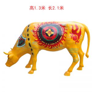 彩繪低頭牛玻璃鋼